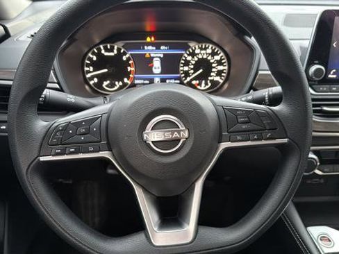 Used 2023 Nissan Altima 2.5 SV AWD/4WD image 9