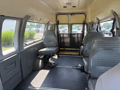 Used 2012 Ford E-350 and Econoline 350 XLT RWD image 17