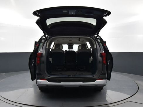 Used 2025 Kia Carnival EX image 34