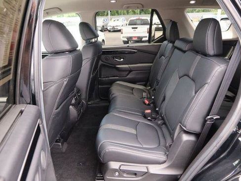 Used 2025 Honda Pilot EX-L image 10
