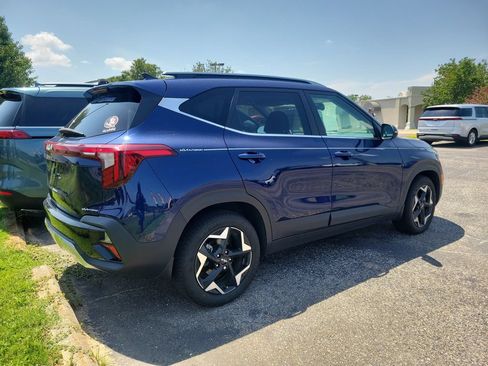 Used 2024 Kia Seltos EX FWD image 3
