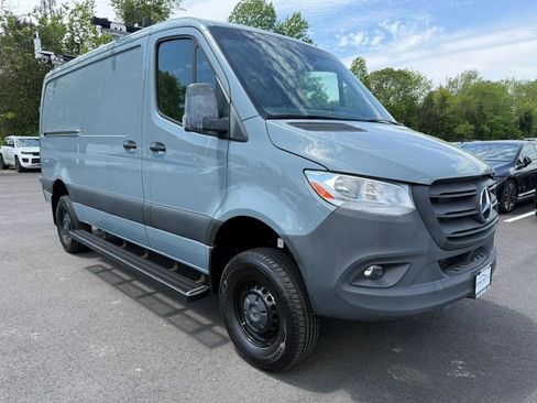 Used 2024 Mercedes-Benz Sprinter 2500 image 2