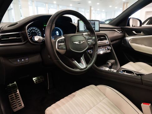 Used 2024 Genesis G70 3.3T Advanced image 8