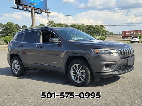 Used 2019 Jeep Cherokee Latitude Plus w/ Cold Weather Group AWD/4WD image 4