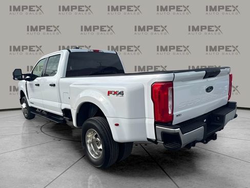 Used 2024 Ford F350 XLT AWD/4WD image 3