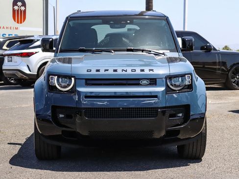 Used 2025 Land Rover Defender 110 X-Dynamic SE AWD/4WD image 2