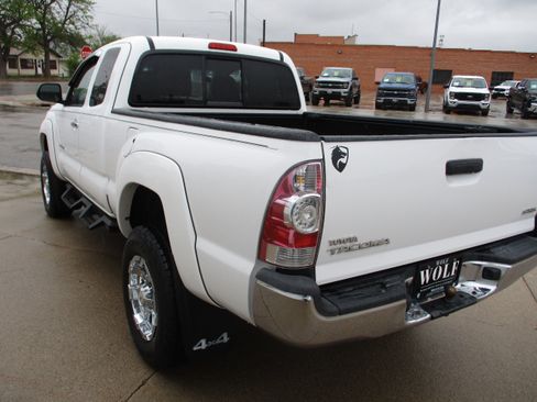 Used 2013 Toyota Tacoma 4x4 Access Cab w/ SR5 Pkg image 5
