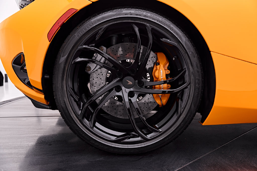 Used 2025 McLaren 750S Spider RWD image 43