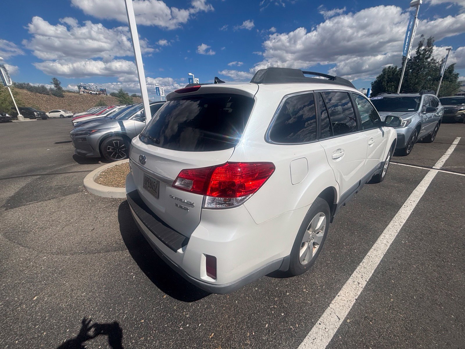 Used 2011 Subaru Outback 3.6R Limited AWD/4WD image 5