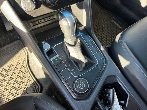 Used 2019 Volkswagen Tiguan SE AWD/4WD image 17