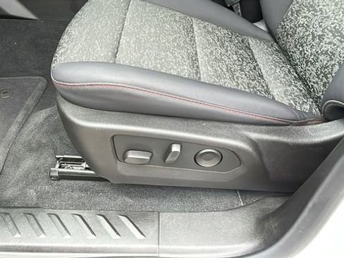 Used 2025 Chevrolet Colorado Z71 AWD/4WD image 27
