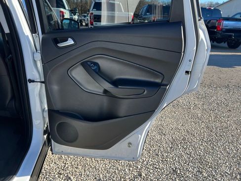 Used 2019 Ford Escape SE image 18