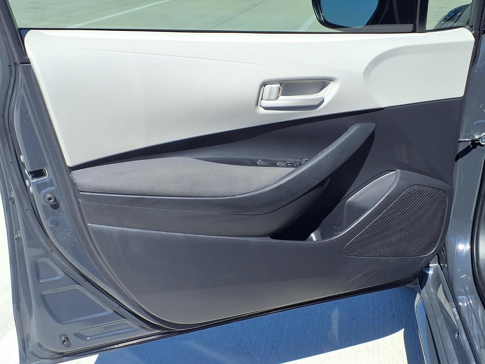 Used 2025 Toyota Corolla LE FWD image 25