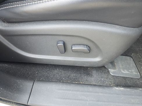 Used 2019 Nissan Pathfinder SL image 32