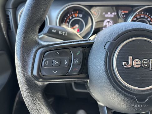 Used 2022 Jeep Wrangler Sport AWD/4WD image 9