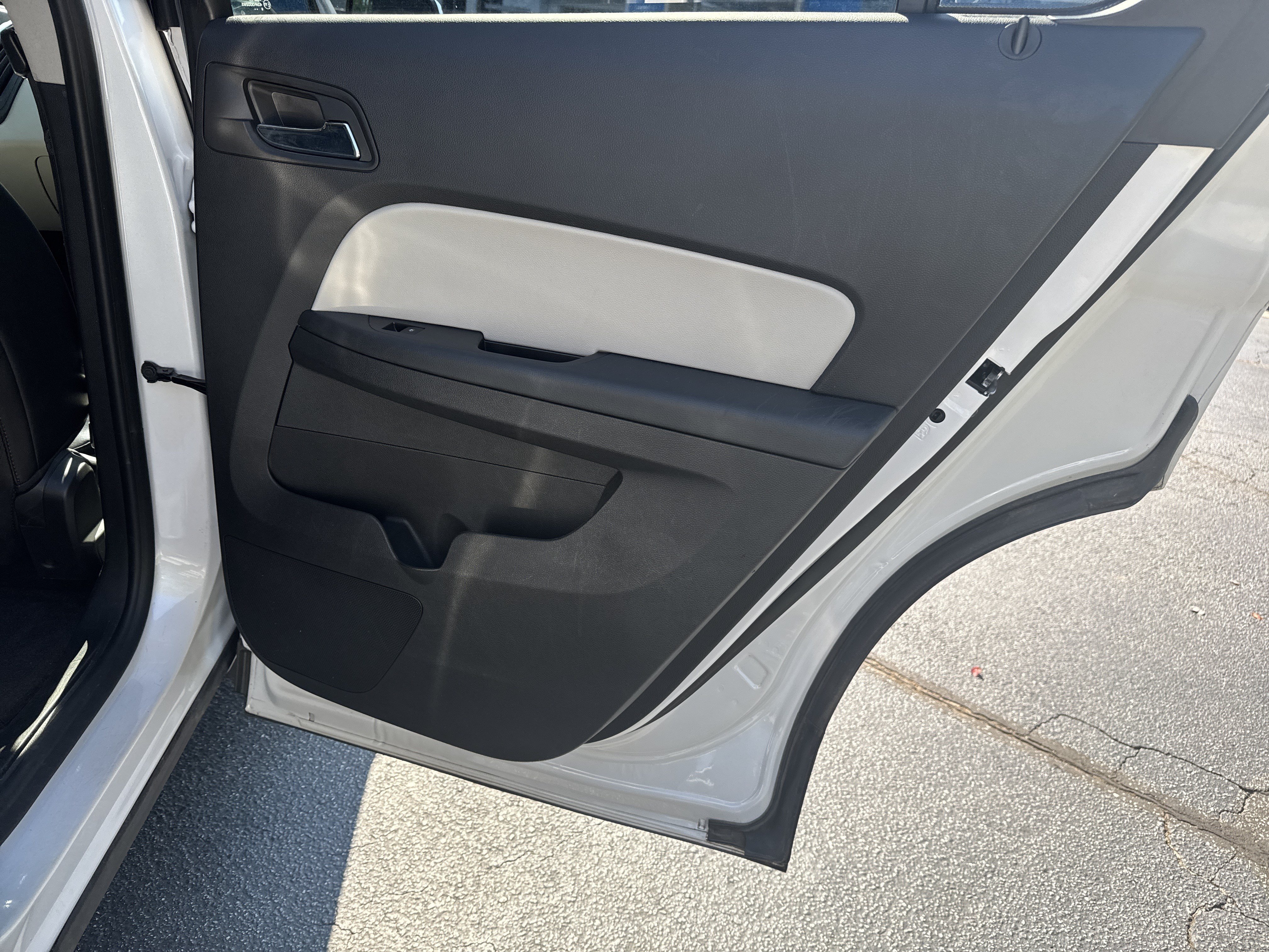 Used 2017 Chevrolet Equinox Premier w/ Enhanced Convenience Package FWD image 16
