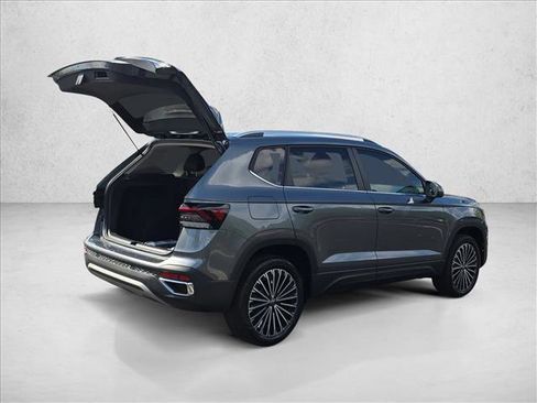 New 2025 Volkswagen Taos SE image 2