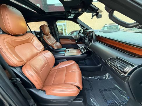 Used 2018 Lincoln Navigator Reserve w/ Technology Package image 16
