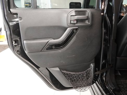 Used 2017 Jeep Wrangler Unlimited Sahara AWD/4WD image 23