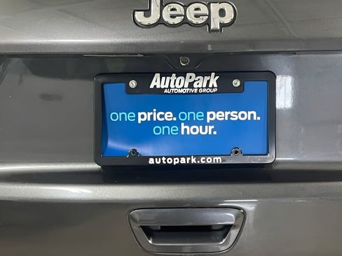 Used 2018 Jeep Compass Latitude w/ Popular Equipment Group AWD/4WD image 14