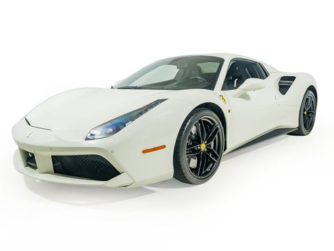 Used 2018 Ferrari 488 Spider RWD image 2