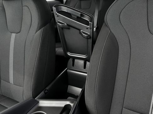 New 2025 Hyundai Elantra SE image 18