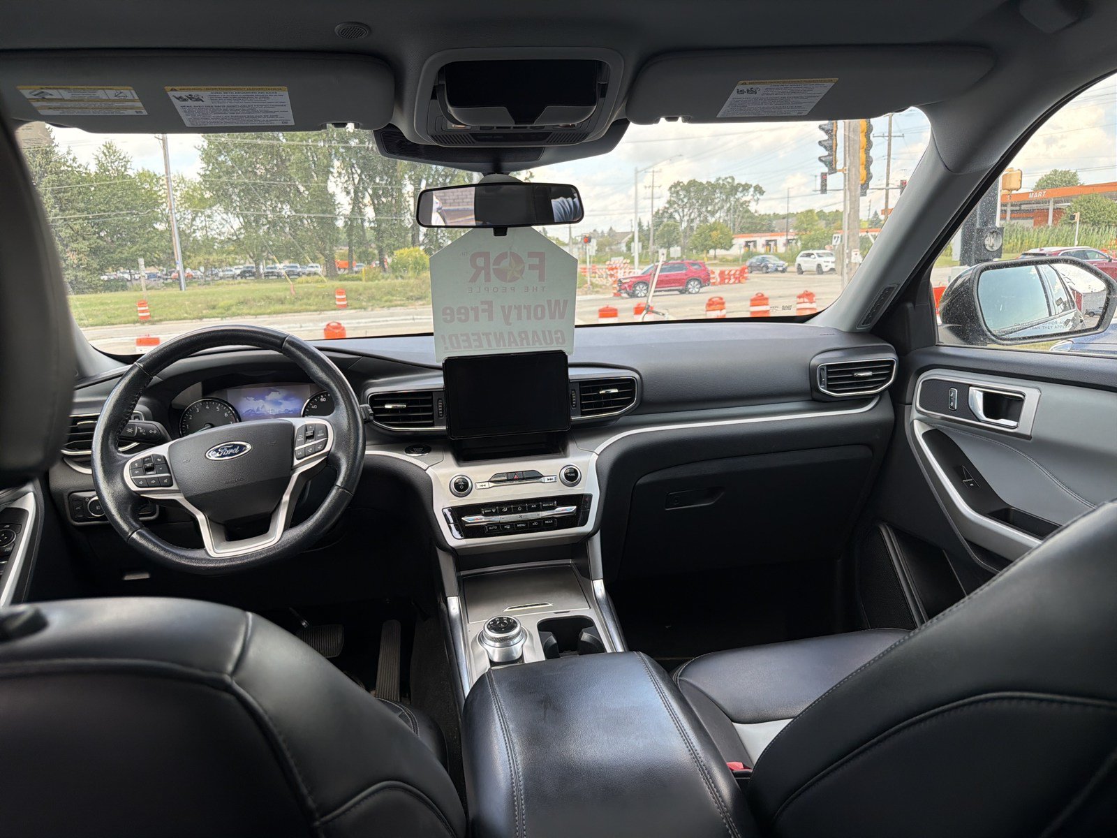 Used 2022 Ford Explorer XLT w/ XLT Sport Appearance Package AWD/4WD image 15