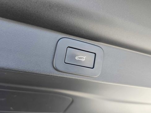 Used 2023 Land Rover Range Rover SE image 18