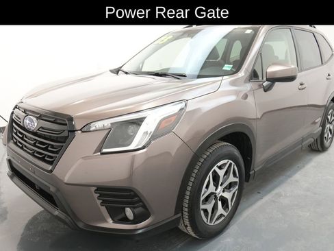 Used 2023 Subaru Forester Premium image 3