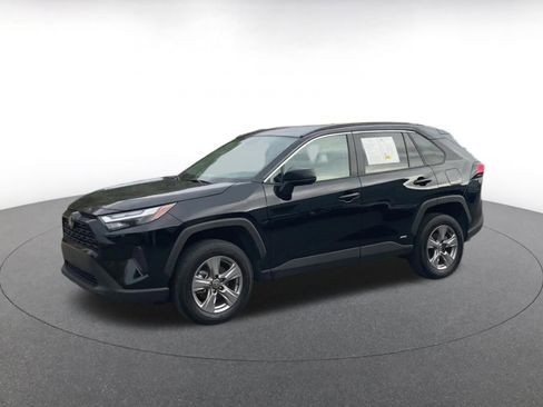 Used 2025 Toyota RAV4 LE image 7