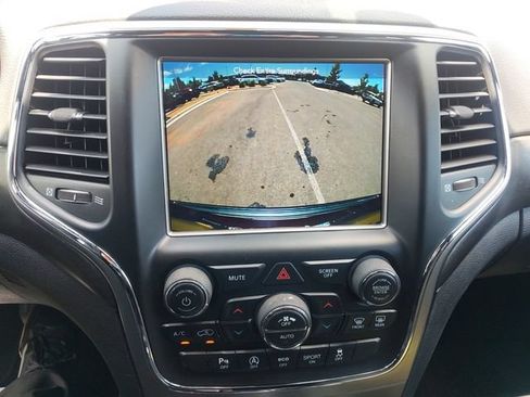 Used 2018 Jeep Grand Cherokee Laredo AWD/4WD image 20