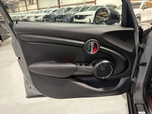Used 2018 MINI Cooper 4-Door Hardtop image 26