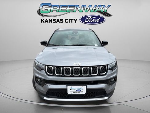Used 2024 Jeep Compass Limited AWD/4WD image 2