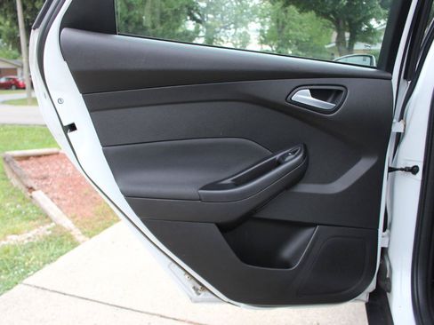 Used 2015 Ford Focus SE w/ Equipment Group 201A FWD image 29