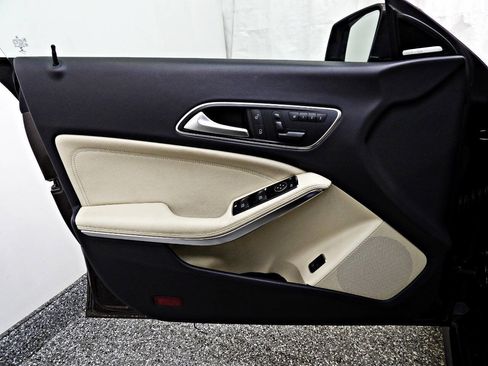 Used 2014 Mercedes-Benz CLA 250 4MATIC image 7