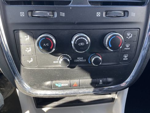 Used 2018 Dodge Grand Caravan SXT image 26