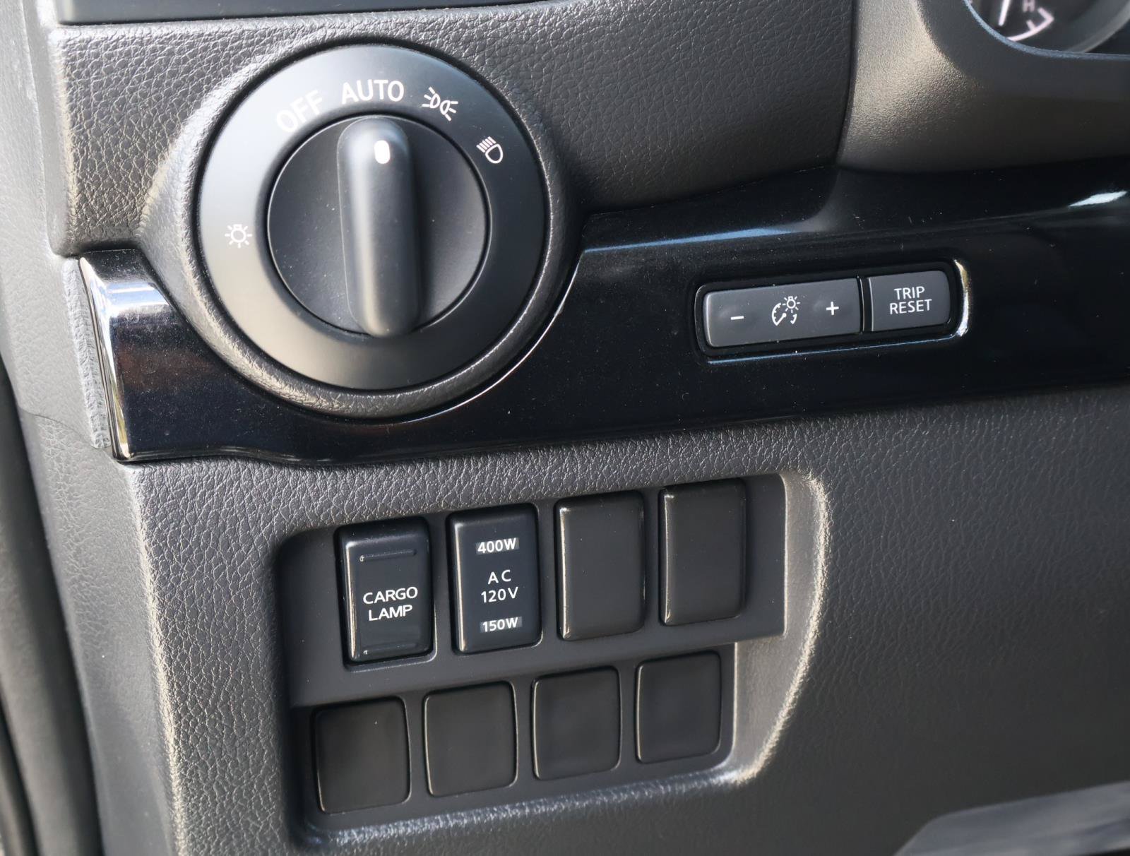 Used 2022 Nissan Titan SV w/ SV Convenience Package RWD image 27