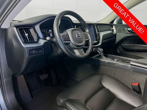 Used 2018 Volvo XC60 T5 Momentum w/ Convenience Package image 9