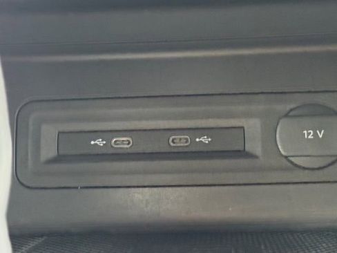 Used 2022 Volkswagen Atlas Cross Sport SE image 6