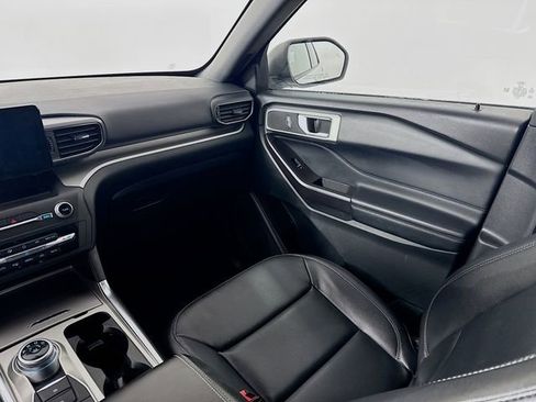 Used 2020 Ford Explorer XLT w/ Equipment Group 202A image 21