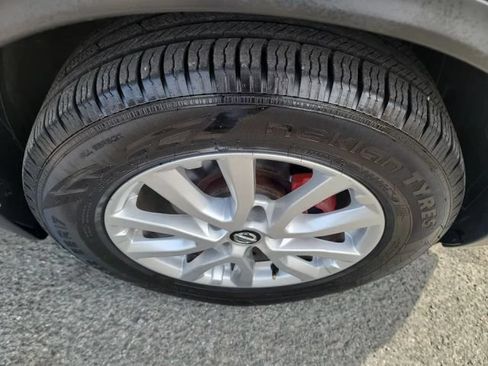 Used 2019 Nissan Rogue SV AWD/4WD image 35