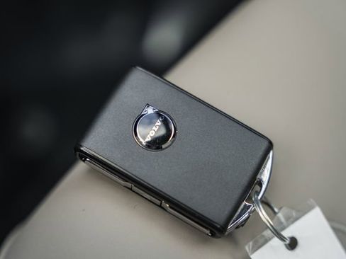 New 2026 Volvo XC90 T8 Plus w/ Protection Package Premier image 44