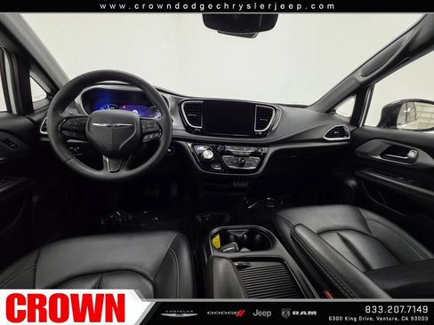 Used 2024 Chrysler Pacifica Limited FWD image 19