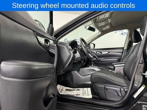 Used 2018 Nissan Rogue S image 9