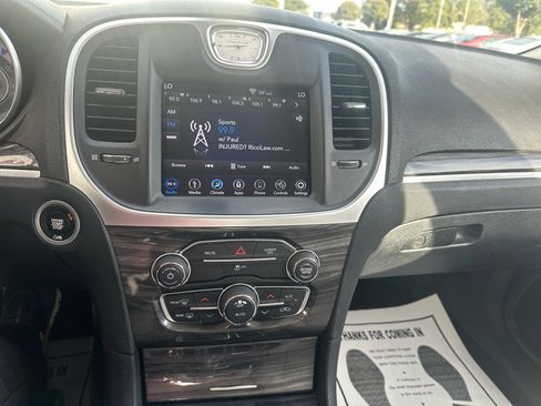 Used 2018 Chrysler 300 Touring L image 16