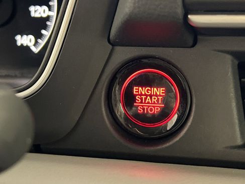 Used 2025 Honda Pilot Touring image 38