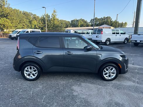 Used 2025 Kia Soul LX w/ LX Technology Package FWD image 4