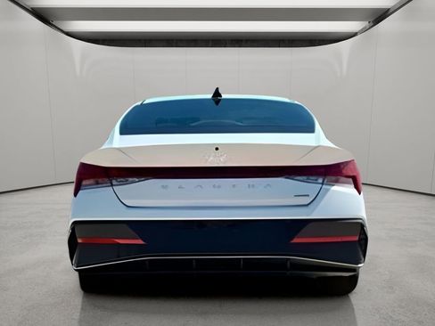 Used 2025 Hyundai Elantra Blue image 6