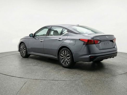 Used 2025 Nissan Altima 2.5 SV image 6