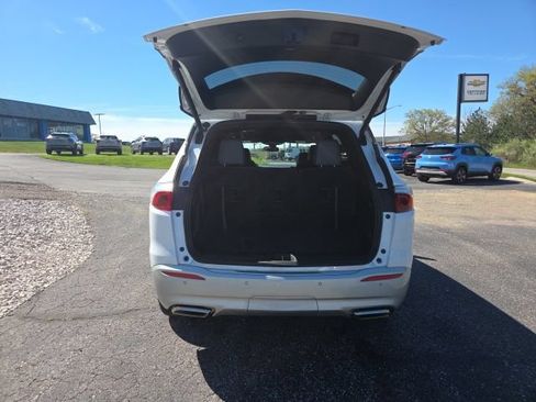 Used 2023 Buick Enclave Essence AWD/4WD image 11